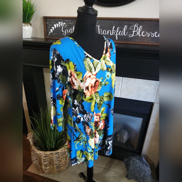 Attitudes Ladies Floral Tunic Top - Picture 5 of 9